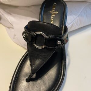 Cole Haan Air Carmine Thong Black Leather Sandals 7.5 Nike air like new